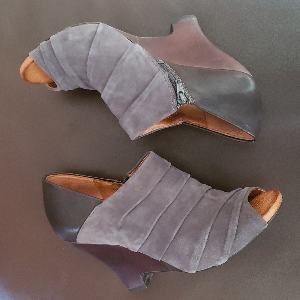 Naya/Anthropologie Grey Genesis Peep Toe Leather/Suede Wedge Sandals NWT Size 8